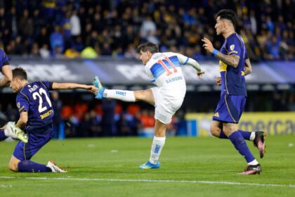 Los futbolistas lamentosos tras la jugada donde Boca queda eliminado de la Copa Libertadores en su estadio