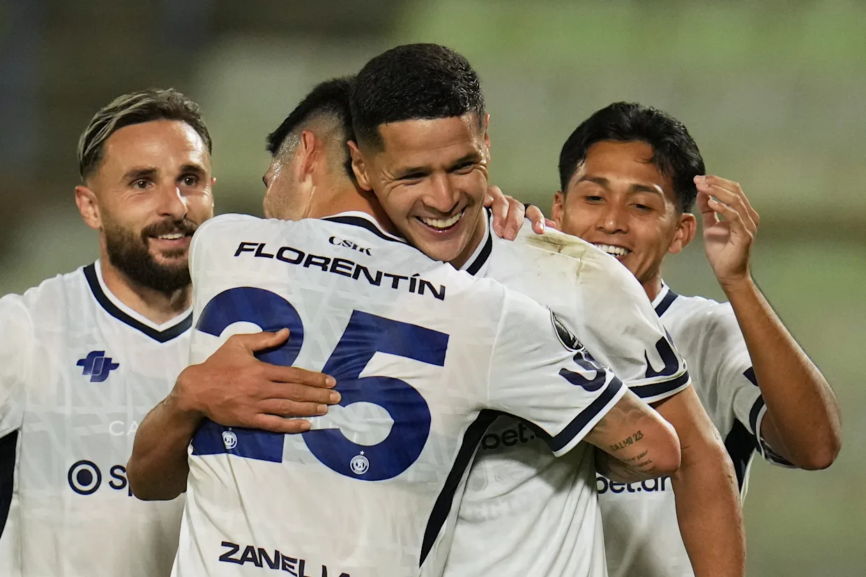 Festejo del plantel tras el triunfo de Independiente Rivadavia en la Copa Libertadores