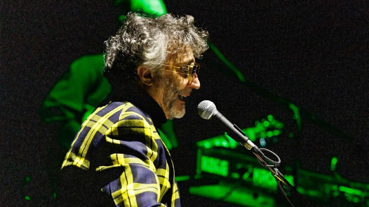 El cantante de rock nacional Fito Páez sufrió abucheos en su show conceptual en vivo