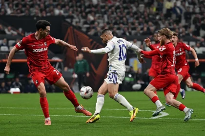 Los jugadores festejan la obtención del título tras consagrarse campeón de la Europa League en Estambul