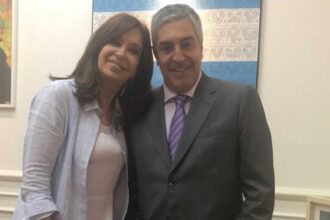 El abogado Gregorio Dalbón en una conferencia de prensa exigiendo la liberación de Cristina Kirchner