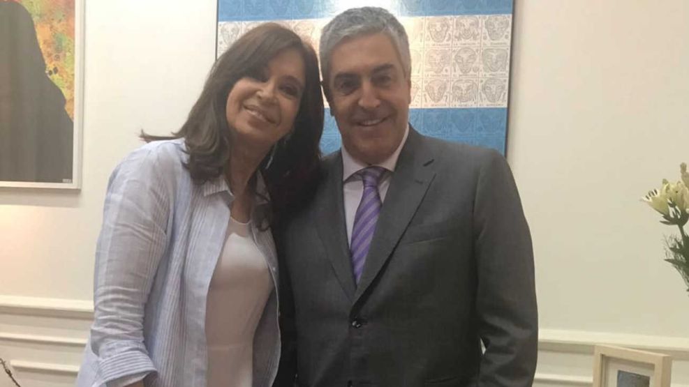 El abogado Gregorio Dalbón en una conferencia de prensa exigiendo la liberación de Cristina Kirchner