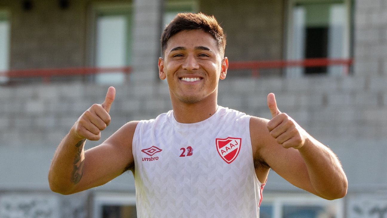 El defensor charrúa Leandro Lozano rompió el silencio sobre las versiones que lo vinculan al equipo de Juan Román Riquelme