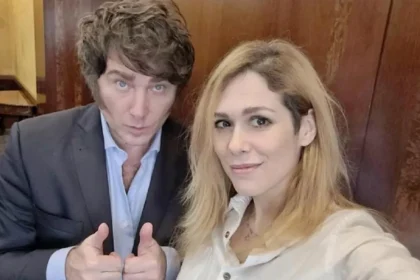 El mandatario nacional dirigiéndose a los medios en una conferencia de prensa luego de confirmarse que Javier Milei respaldó a la diputada en sus redes.