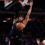 Los jugadores celebran luego de que New York Knicks ganaron y quedaron a tiro de la final