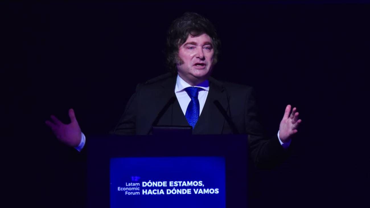 El presidente Javier Milei expone ante empresarios reunidos en un panel financiero internacional