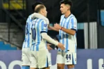 Los jugadores albicelestes festejando un gol frente a Independiente Petrolero en Avellaneda por la Copa Sudamericana en el Cilindro.