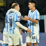 Los jugadores albicelestes festejando un gol frente a Independiente Petrolero en Avellaneda por la Copa Sudamericana en el Cilindro.