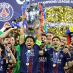 Jugadores del PSG festejando luego de coronarse bicampeón de la Champions League en la tanda de penales