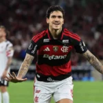 Los futbolistas del Pincha se retiran del Maracaná luego del partido donde el club complicó su clasificación a octavos de final