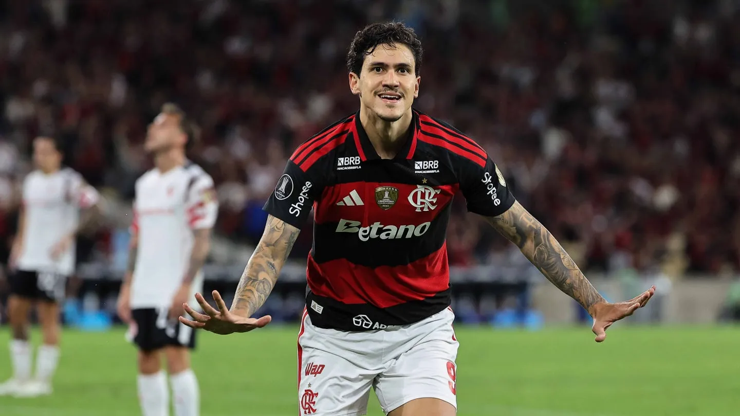 Los futbolistas del Pincha se retiran del Maracaná luego del partido donde el club complicó su clasificación a octavos de final