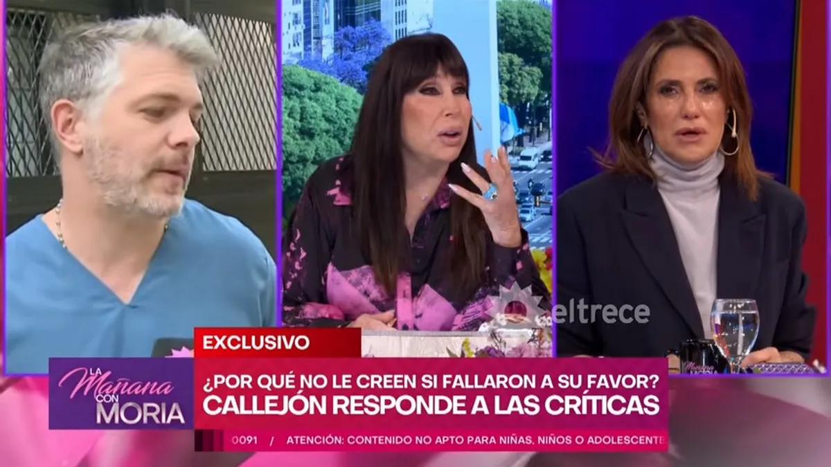 La conductora de televisión gesticulando de forma tajante en el estudio de grabación en el momento exacto en que Moria Casán enfrentó con firmeza a su panelista.