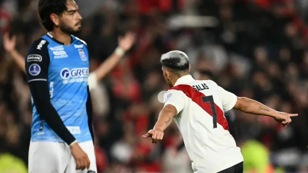 Los futbolistas millonarios festejan la goleada de River ante Blooming en el Estadio Más Monumental por Copa Sudamericana