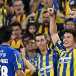 Festejo de los jugadores tras la victoria de Rosario Central frente a Libertad en el Gigante de Arroyito