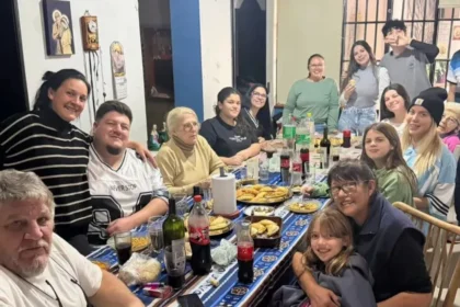 La empresaria argentina compartiendo contenido en sus historias de redes donde Wanda Nara promocionó el negocio familiar.