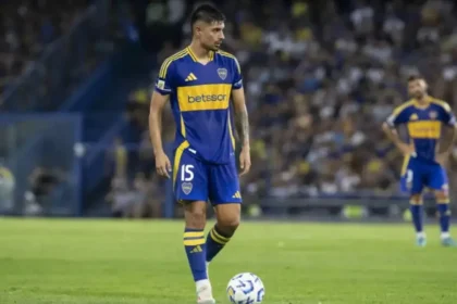 Futbolistas de Boca Juniors lamentando el resultado tras quedar eliminado de la Copa Libertadores en La Bombonera