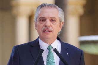 El expresidente Alberto Fernández expone sus argumentos sobre un eventual indulto para Cristina en una entrevista televisiva.