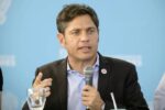 El gobernador Axel Kicillof se pronuncia en un acto público donde sostuvo que la ex presidenta sufre una detención injusta.