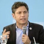 El gobernador Axel Kicillof se pronuncia en un acto público donde sostuvo que la ex presidenta sufre una detención injusta.