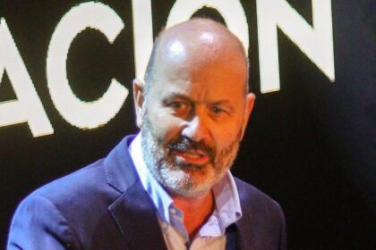 Ministro nacional Federico Sturzenegger analizando las medidas econ贸micas y la gesti贸n de Axel Kicillof en la provincia de Buenos Aires.