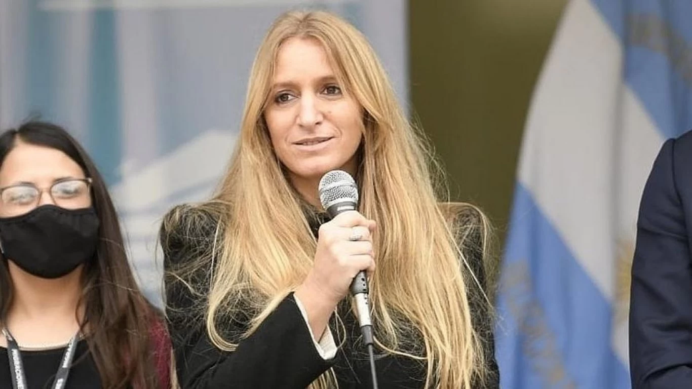 Florencia Carignano cuestionó a Milei tras la muerte del Indio Solari en declaraciones a la prensa.