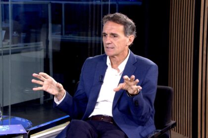 Gabriel Katopodis ejerciendo sus funciones como ministro de Infraestructura de la Provincia de Buenos Aires