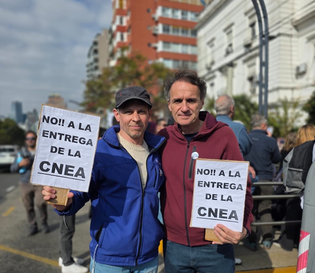 Autoridades gubernamentales defienden el nuevo plan estratégico para las centrales atómicas frente a reclamos opositores