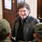 Mensaje digital donde el presidente Javier Milei criticó a los periodistas en su jornada conmemorativa.