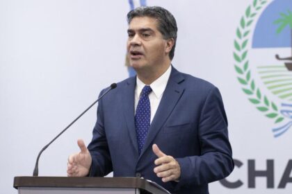 El senador nacional Jorge Capitanich apuntó contra el Gobierno y asumió en una comisión clave.