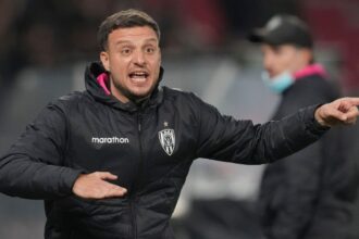 El director técnico Martín Anselmi llegó a un acuerdo con las autoridades para dirigir en el fútbol argentino.