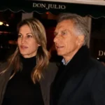 Dolores Teuly y la nueva pareja de Mauricio Macri son fotografiados a la salida de un restaurante en Palermo.