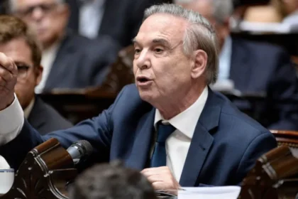Miguel Ángel Pichetto expone sus argumentos para conformar un frente amplio ante la recesión en el país