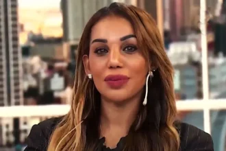Mimi Alvarado realiza declaraciones frente a los micrófonos afirmando que Yanina Latorre inventa muchas de las noticias del espectáculo.