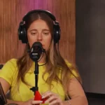 La periodista Nati Jota relata frente al micrófono de Olga sus sensaciones al entrevistar a Nahir Galarza en la cárcel.