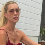 Historias virtuales en las redes sociales de Nicole Neumann donde relata su experiencia con un look llamativo.