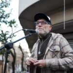 El padre Paco Olveira durante el cierre de la jornada ecuménica donde lanzó fuertes críticas contra el rumbo económico