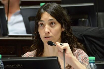 Operativo en las puertas del palacio parlamentario donde se impidió el velatorio del Indio Solari