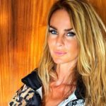 Sabrina Rojas gesticulando en el piso de Sálvese quien pueda tras emitir sus fuertes opiniones