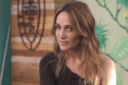 La conductora Vero Lozano pidió disculpas y dialogó con la prensa sobre sus polémicas interacciones en Instagram.