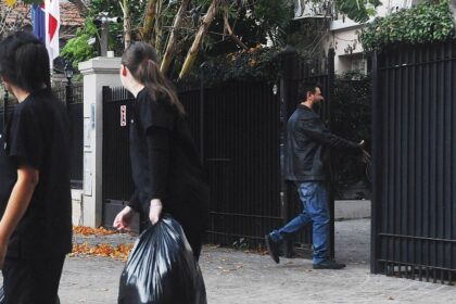 Repercusiones y sorpresa por foto de Juan Grabois ingresando a una propiedad en Barrio Parque
