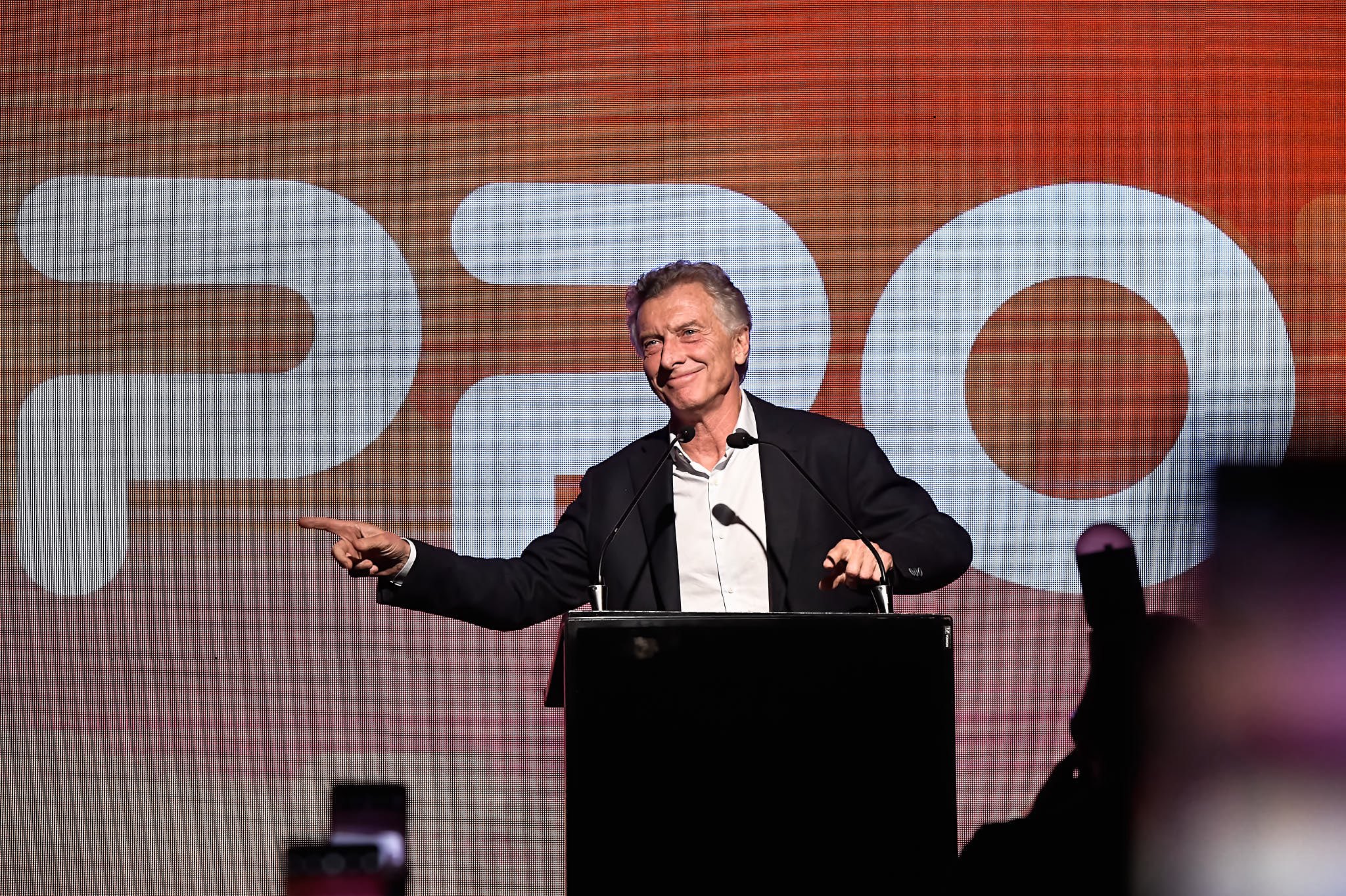Mauricio Macri expone sus lineamientos políticos durante el cierre del acto del PRO en Santa Fe.