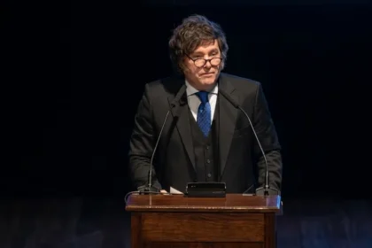 El presidente Javier Milei criticó los subsidios estatales en un acto conmemorativo dentro del Palacio Libertad