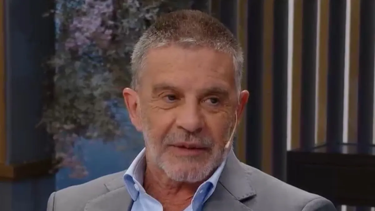 Osvaldo Laport dialogando con la conductora durante la emisión del programa de Mirtha Legrand
