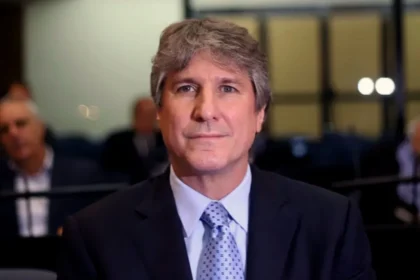 Amado Boudou brinda declaraciones de Amado Boudou sobre Macri en un estudio radial