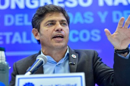 Axel Kicillof defiende la soberanía en un acto de la provincia