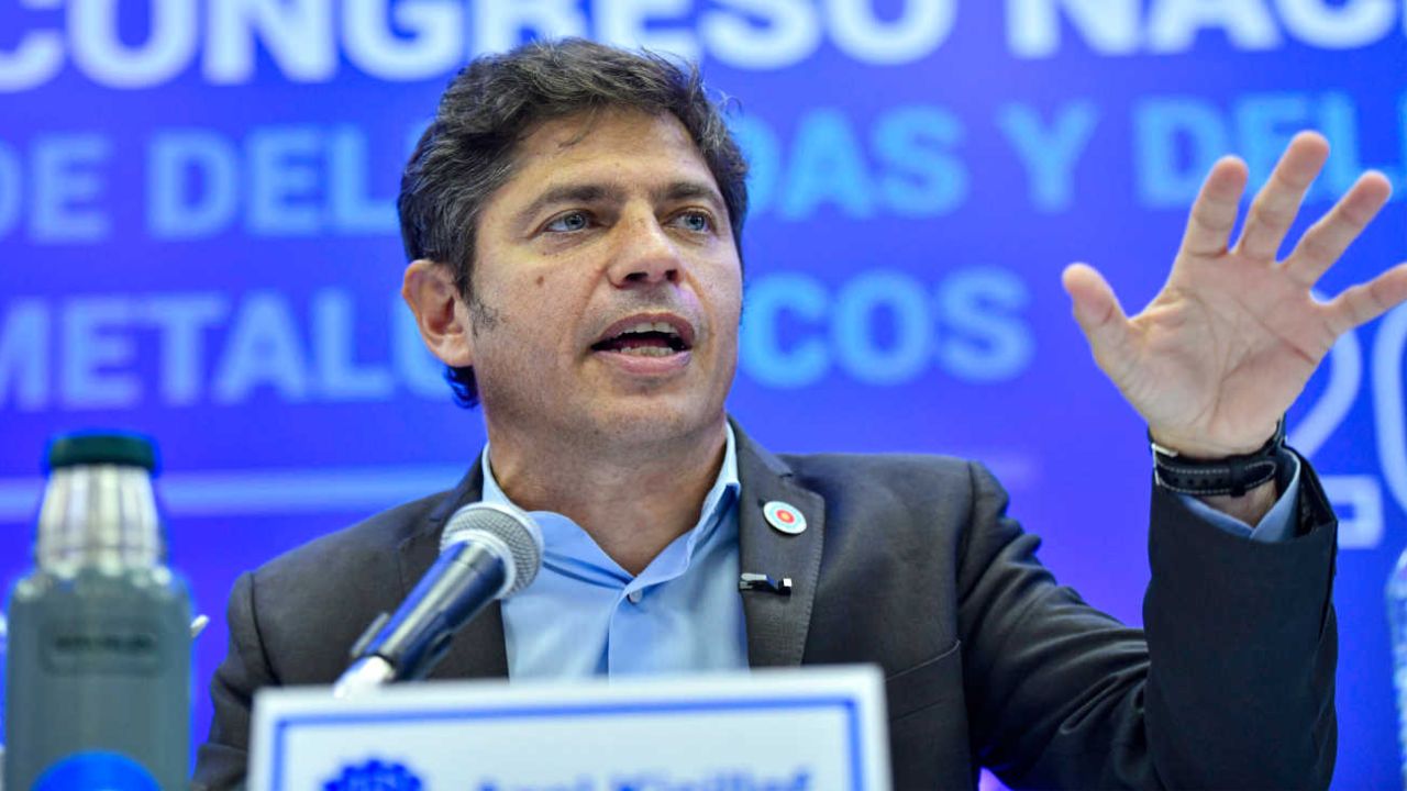 Axel Kicillof defiende la soberanía en un acto de la provincia