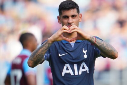 Cuti Romero salida Tottenham durante su etapa en el club inglés antes de una posible transferencia.