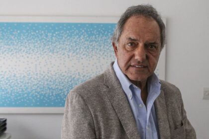 Personal policial en la quinta de Daniel Scioli tras el intento de robo a Scioli en Villa La Ñata.