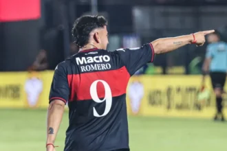 David Romero refuerzo de Boca durante un partido con Tigre en el fútbol argentino.