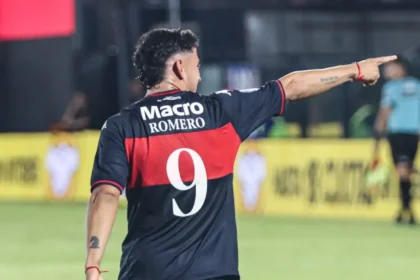 David Romero refuerzo de Boca durante un partido con Tigre en el f煤tbol argentino.